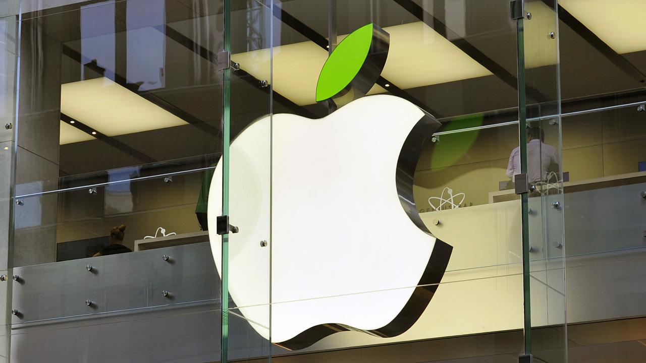Apple wants the High Court to rule on a decision that keeps a monopoly case on Australian soil.