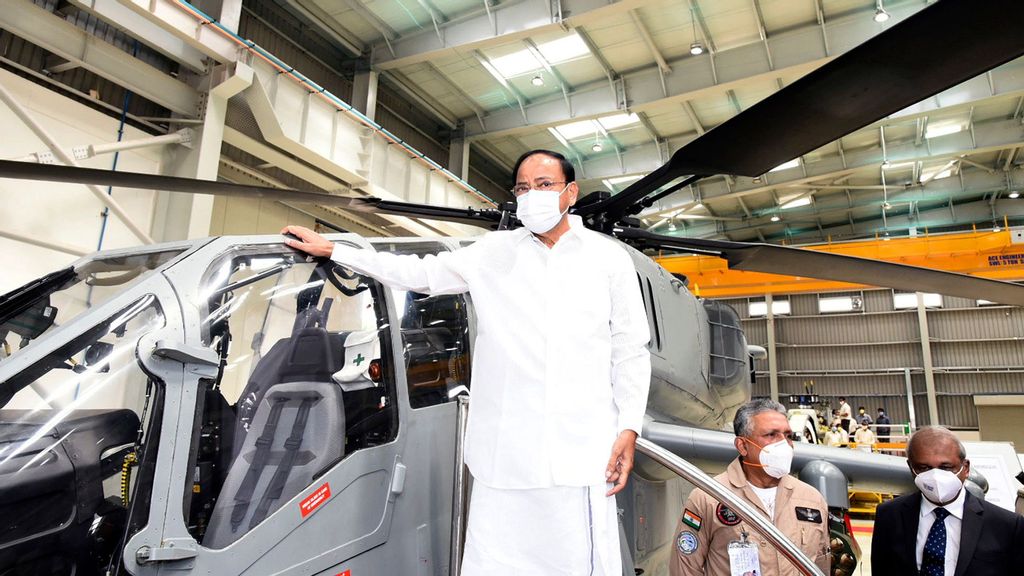 The Vice President, Shri M. Venkaiah Naidu at the Light Combat Helicopter Assembly Shop, at Hindustan Aeronautics Limited Complex, in Bengaluru on August 20, 2021. (Chhote Lal/pib.gov.in)