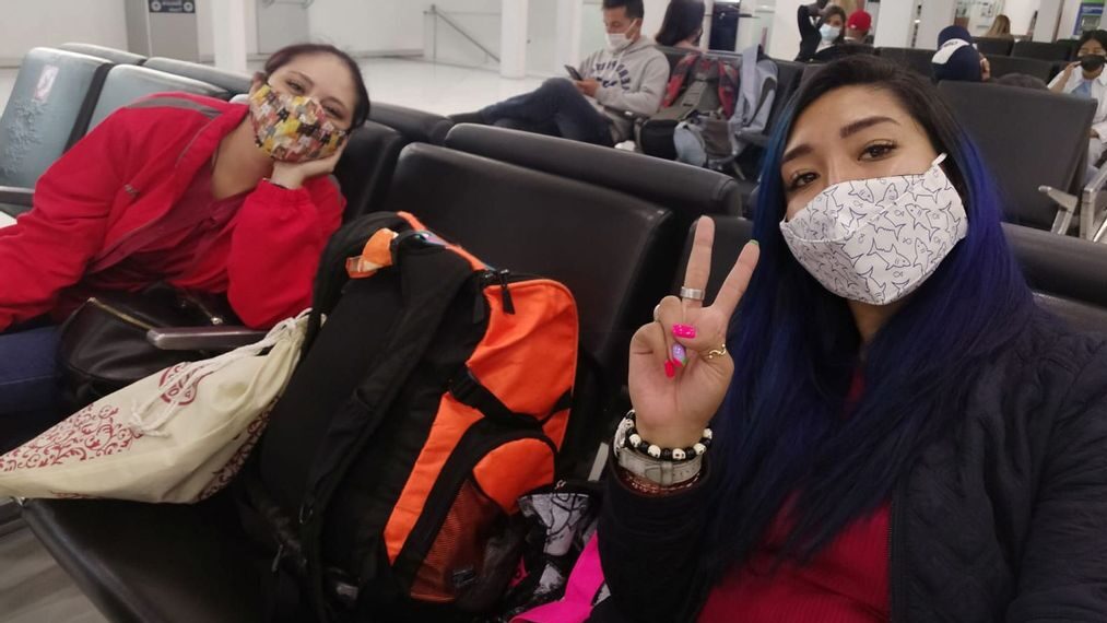 Passengers wait at the airport wearing face masks and practicing social distance. Many take advantage of remote work to get to know other places. (Itzel Padilla/Zenger)