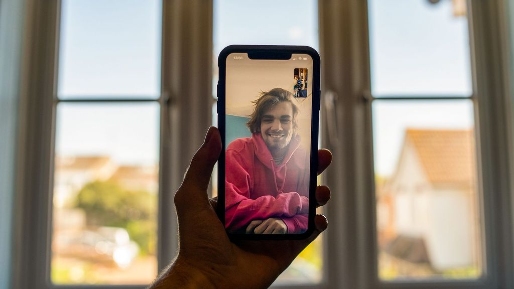 (Representative image) Facebook is now testing features to add voice and video calls back to the main app. (Ben Collins/Unsplash)