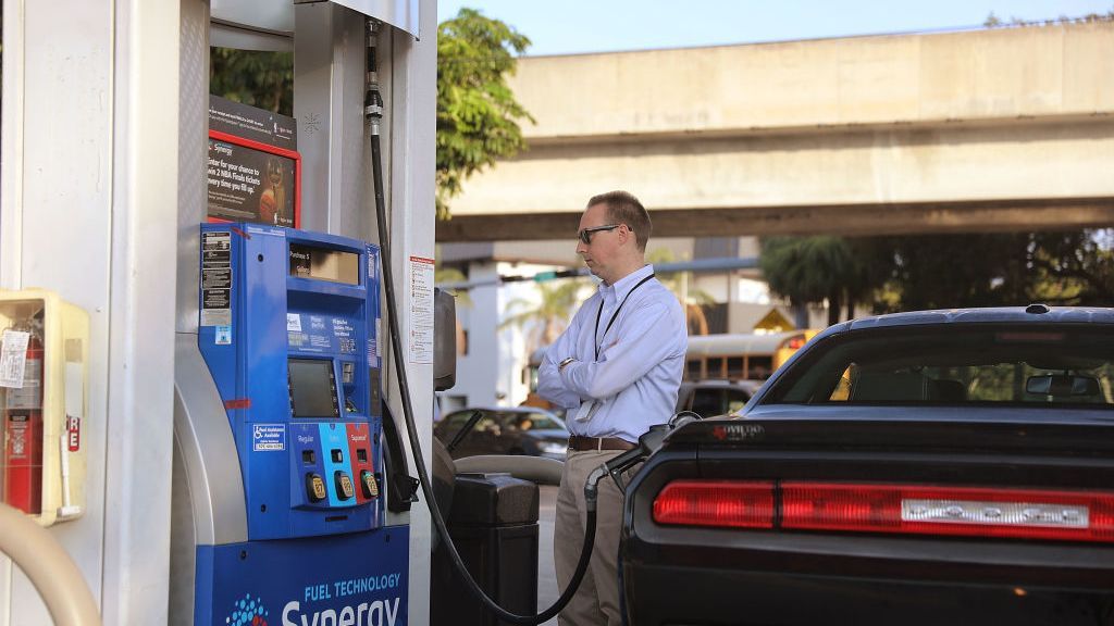 AAA listed the national average retail price at $3.16 for a gallon of regular unleaded, a price that’s been relatively unchanged for most of the month. (Photo by Joe Raedle/Getty Images)