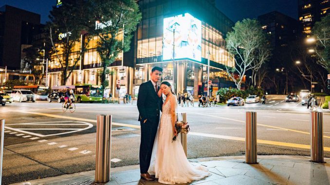 Wedding pictures of a couple in Singapore who did an acrobatic cheerleader pose during a wedding photoshoot along Orchard Road on 27th February 2022. (@heystranger.photography, @denisealexis/Zenger)