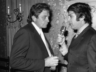 Johnny Cash, left, being interviewed for Israeli radio in Jerusalem in 1971. (IPPA staff from the Dan Hadani Archive, Pritzker Family National Photography Collection at the National Library of Israel, Jerusalem)