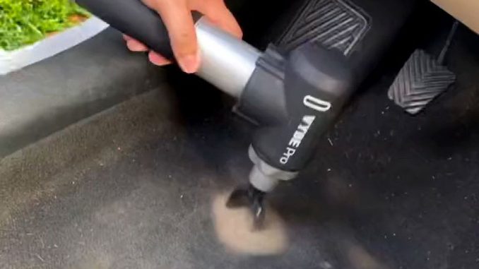 Lanie Green from Houston, Texas, showing how to find the dirt hidden in your car. (@queenfirecrotch, @wtvvtv/Zenger)