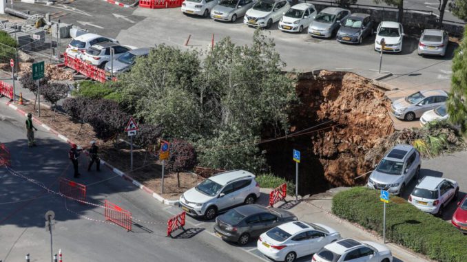 A parking lot collapsed into a giant sinkhole at Shaare Zedek Medical Hospital in Jerusalem, June 7, 2021. Photo by Olivier Fitoussi/FLASH90