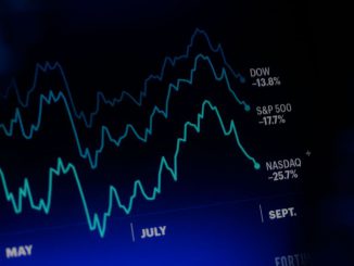 U.S. stocks continued to display signs of divergence between the tech sector and the rest of the market on Friday, a trend that had already surfaced during Thursday’s session. JAAP ARRIENS/GETTY IMAGES 