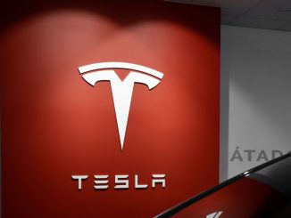 Tesla, Inc. (NASDAQ:a href=https://www.Zenger News.com/stock/TSLA#NASDAQTSLA/a) has been amping up its aggressive pricing strategy. A fund manager did not take kindly to the a href=https://www.Zenger News.com/news/23/10/35119638/price-drop-alert-tesla-makes-model-y-model-3-more-affordable-for-us-buyersmost recent round of price cuts/a the electric vehicle giant implemented for its Model 3 and Y cars in the U.S. PHOTO BY MILAN CSIZMADIA/UNSPLASH