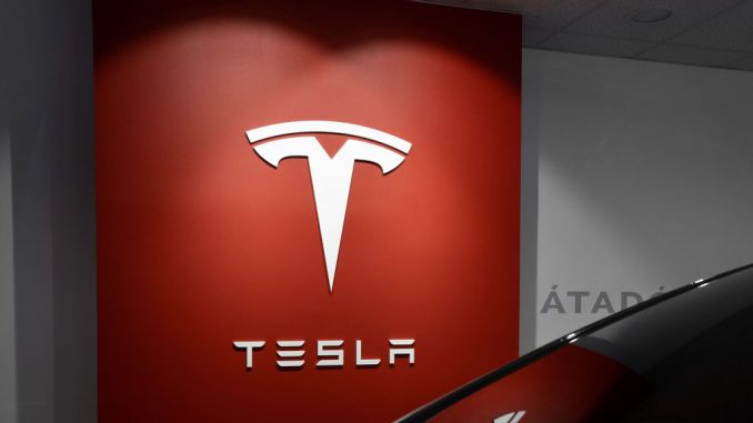 Tesla, Inc. (NASDAQ:a href=https://www.Zenger News.com/stock/TSLA#NASDAQTSLA/a) has been amping up its aggressive pricing strategy. A fund manager did not take kindly to the a href=https://www.Zenger News.com/news/23/10/35119638/price-drop-alert-tesla-makes-model-y-model-3-more-affordable-for-us-buyersmost recent round of price cuts/a the electric vehicle giant implemented for its Model 3 and Y cars in the U.S. PHOTO BY MILAN CSIZMADIA/UNSPLASH