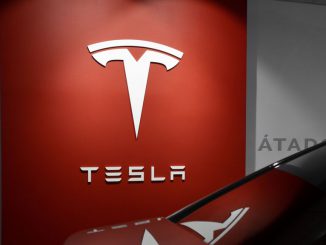 Tesla Inc (NASDAQ:a href=https://www.Zenger News.com/stock/TSLA#NASDAQTSLA/a) CEO Elon Musk has defended his leadership role within the electric vehicle (EV) company, a href=https://www.Zenger News.com/news/23/03/31502132/teslas-aggressive-price-cuts-bite-rivals-lucid-teams-up-with-apple-ford-teases-revolutionary-next-geciting data as evidence/a. This response comes after a social media user shared a Reuters graphic comparing EV sales in the U.S. for the first half of 2023, highlighting Tesla’s dominance. PHOTO BY MILAN CSIZMADIA/UNSPLASH